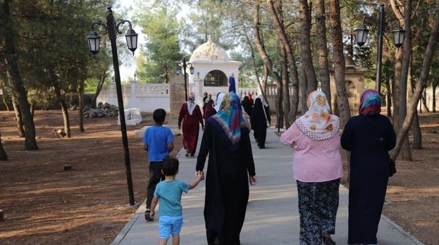 Kuran Kursu &Ouml;ğrencileri Ey&uuml;p Nebi T&uuml;rbesine G&ouml;t&uuml;r&uuml;ld&uuml;