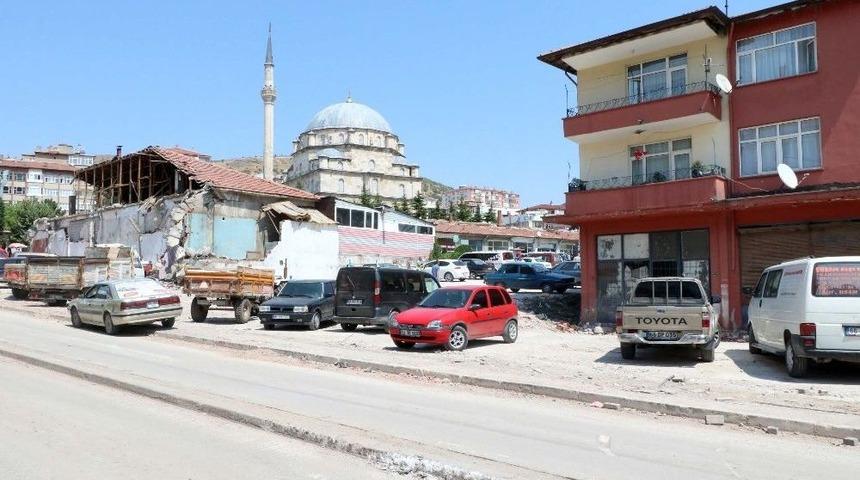 B&uuml;y&uuml;k Cami G&ouml;r&uuml;nmeye Başladı