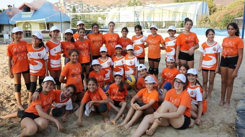 Eczacıbaşı Geleceğe Sma&ccedil; Kamp&uuml;sleri 2. Gelişim Takımları Turnuvası&rsquo;nda Buluştu