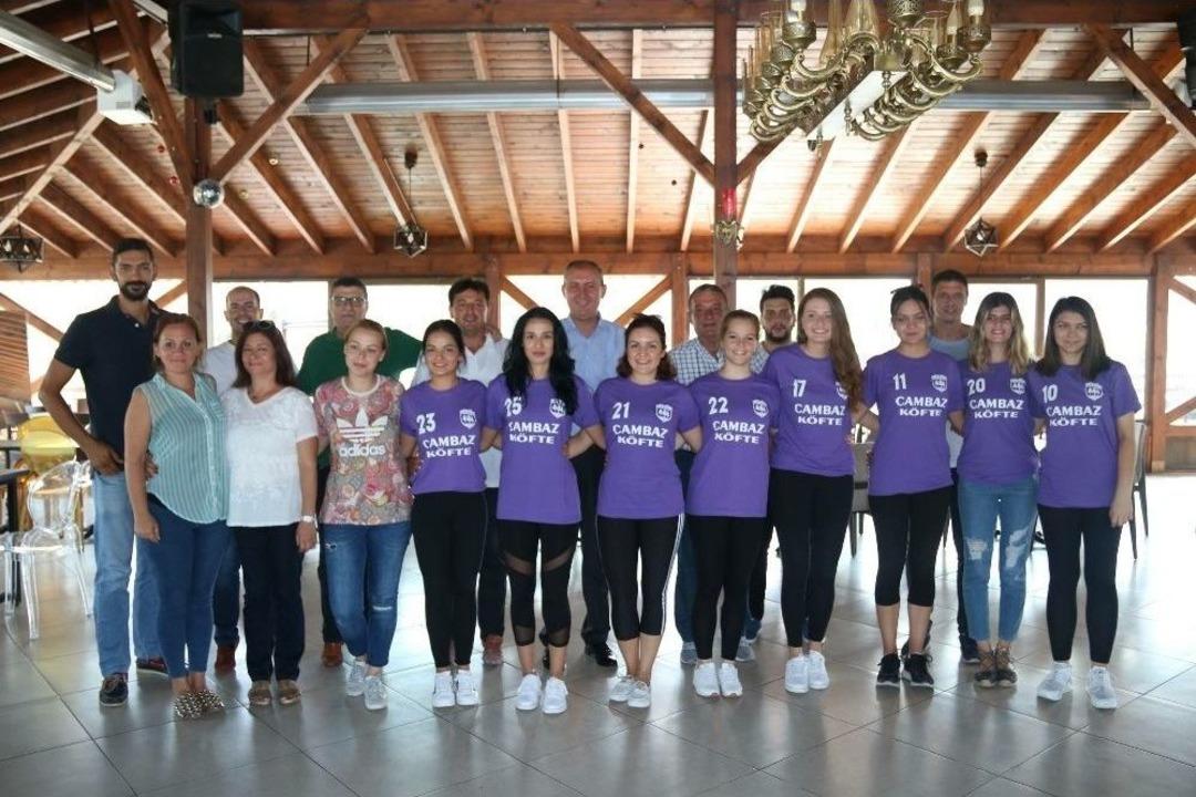 &Ccedil;i&ccedil;eklidedesporlu Kızlar Sezonu A&ccedil;ıyor