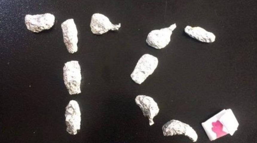 Ş&uuml;pheli Otomobilden Uyuşturucu &Ccedil;ıktı: 3 G&ouml;zaltı