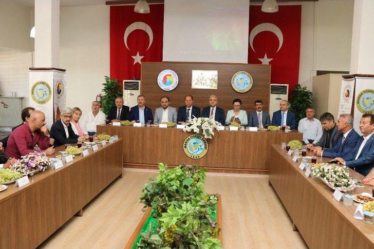 Sezonun İlk Kuru Üzümü Açık Arttırmayla Satıldı G1