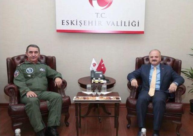 Orgeneral Küçükakyüz'den, Vali Çakacak'a Veda Ziyareti