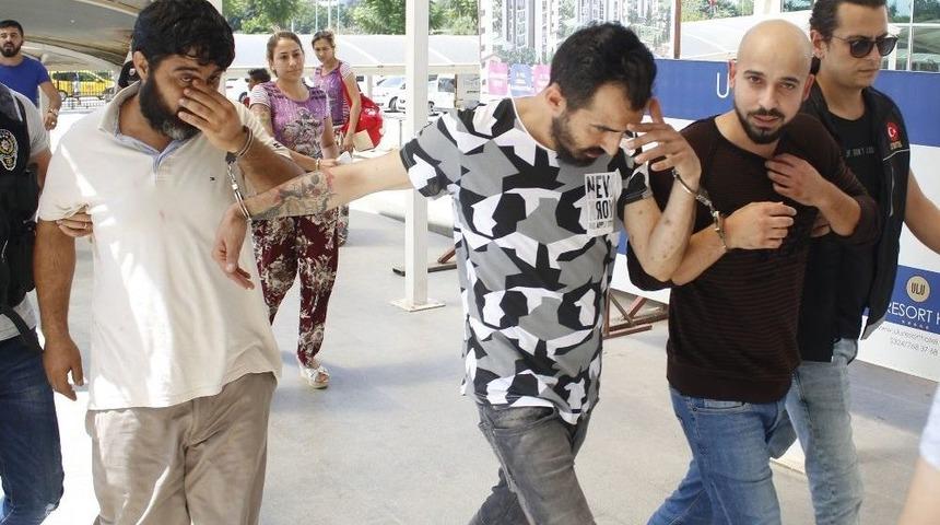 Antalya&rsquo;da Uyuşturucu Operasyonu: 1&rsquo;i Kadın 4 G&ouml;zaltı