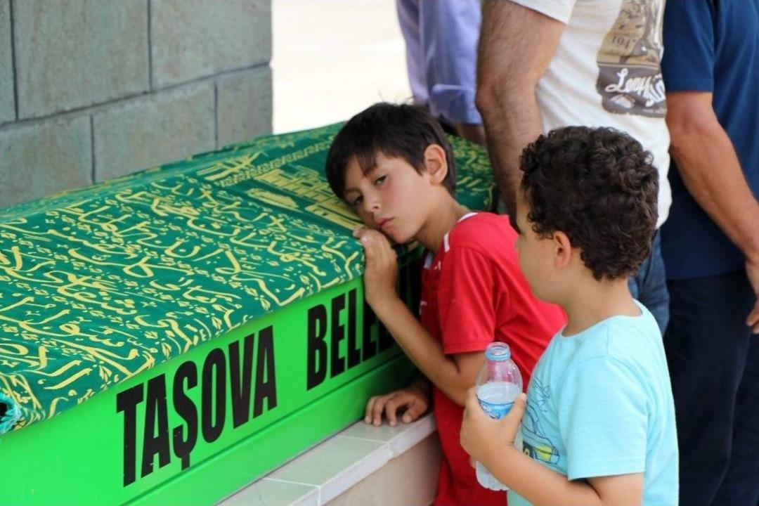 Karısının Uykusunda &Ouml;ld&uuml;rd&uuml;ğ&uuml; Polis Defnedildi