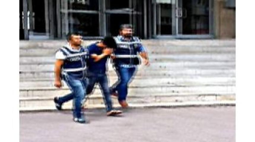 S&uuml;r&uuml;ngen Hırsızlar Kamerada