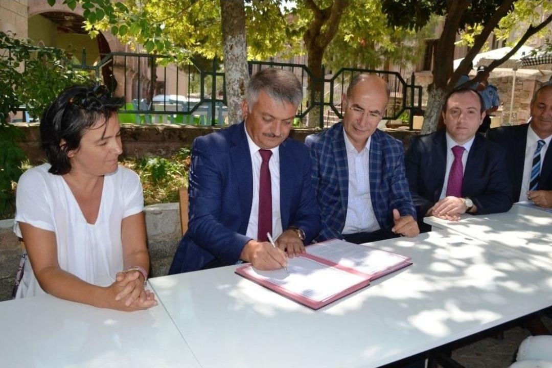 Bağy&uuml;z&uuml;&rsquo;ndeki Anasınıfının Protokol&uuml; K&uuml;&ccedil;&uuml;kk&ouml;y&rsquo;de İmzandı