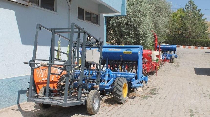 Bayburtlu &Ccedil;ift&ccedil;ilere Makine Parkı