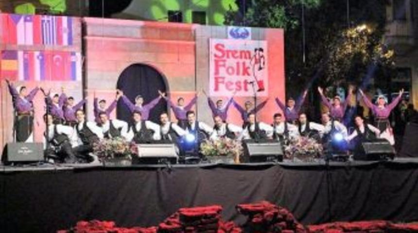 Tepebaşı Halk Dansında T&uuml;rkiye&rsquo;yi Temsil Etti