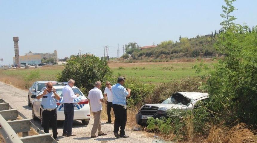 Kontrolden &Ccedil;ıkan Ara&ccedil; Şarampole Yuvarlandı: 1 Yaralı