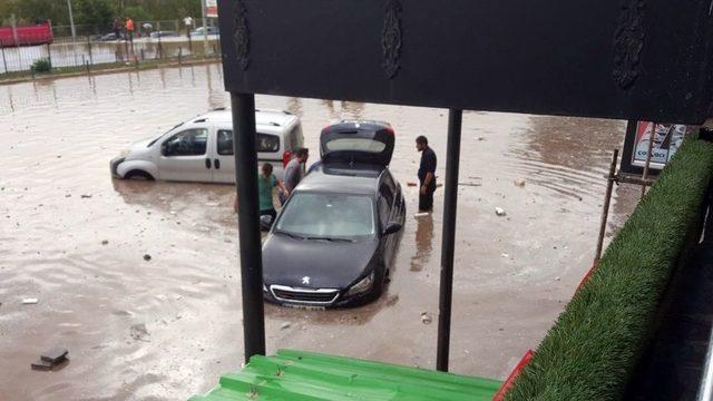 Erzurum’da Kuvvetli Yağış Sele Neden Oldu