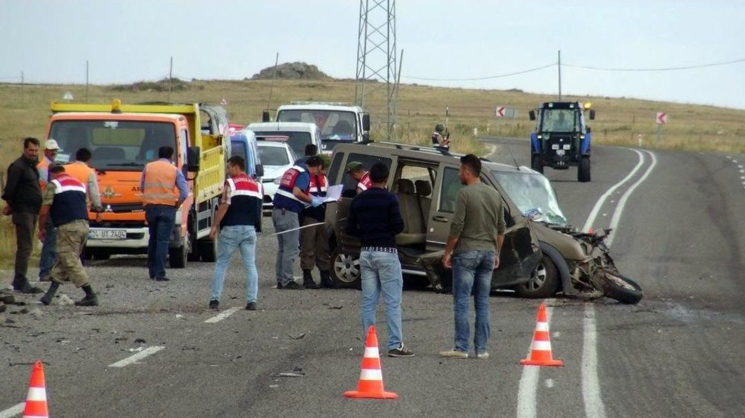 Kars-ani Yolunda Trafik Kazası: 1 &Ouml;l&uuml;, 4 Yaralı