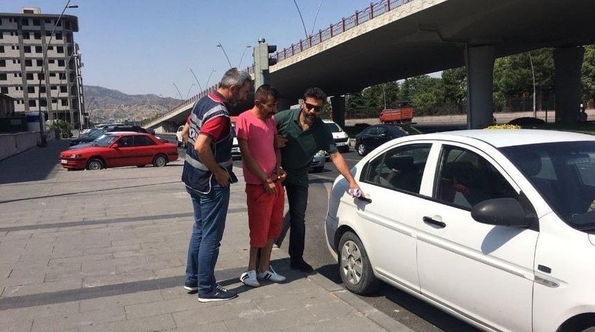 Oto Fareleri Polisten Ka&ccedil;amadı