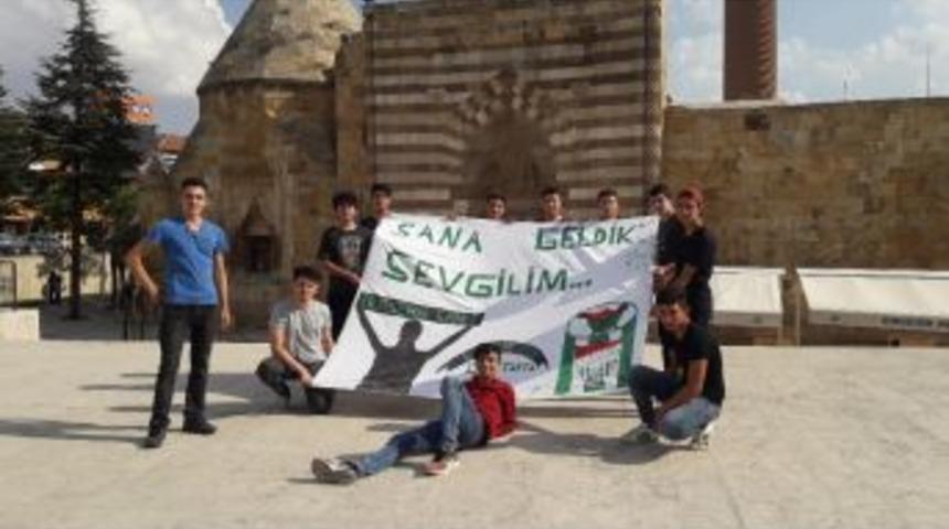 Liselilerden Kırşehir Belediyespor&rsquo;a Destek
