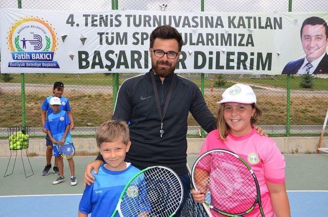 Başkan Bakıcı Tenis Turnuvasına Katılan Sporculara Başarılar Diledi