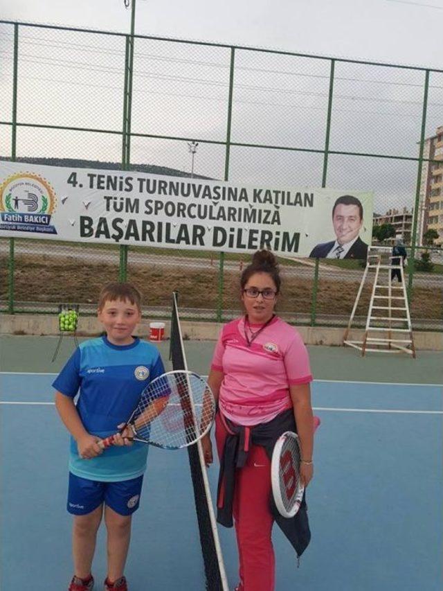 Başkan Bakıcı Tenis Turnuvasına Katılan Sporculara Başarılar Diledi