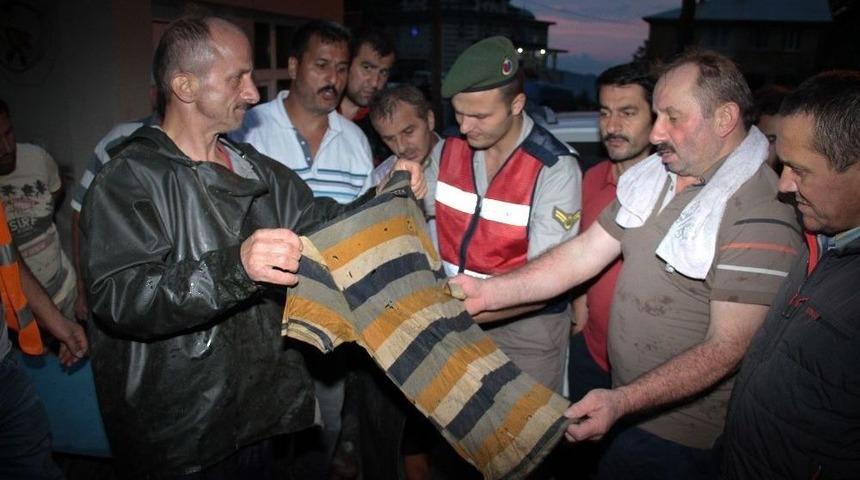 Rize&rsquo;de Bir Kişi Sel Sularına Kapılarak Kayboldu