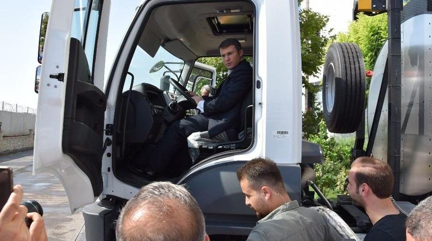 Viranşehir Belediyesi &Ouml;z Kaynaklarıyla Asfalt Distrib&uuml;t&ouml;r&uuml; Aldı