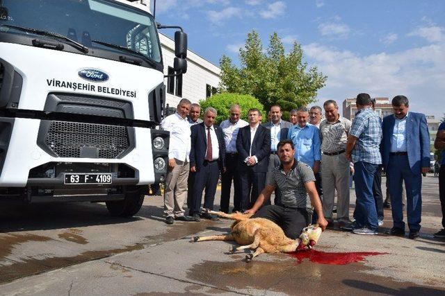 Viranşehir Belediyesi Öz Kaynaklarıyla Asfalt Distribütörü Aldı