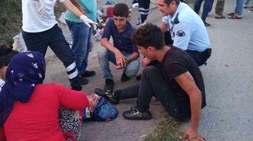 Fındık Iş&ccedil;ilerini Taşıyan Pat Pat Devrildi: 5 Yaralı