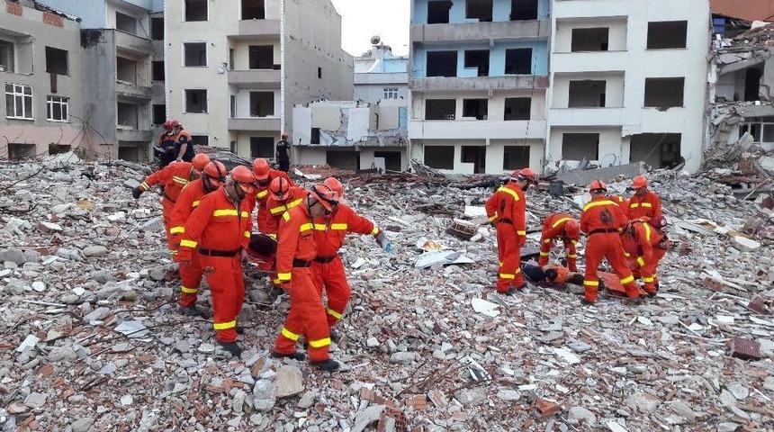 Tatbikatta Enkaz Altından İnsanlar &Ccedil;ıkarıldı