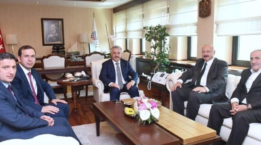 Bakan Arslan: "30 Ağustos - 5 Eyl&uuml;l Yid K&ouml;pr&uuml;leri Hari&ccedil;, K&ouml;pr&uuml; Ve Otoyollar &Uuml;cretsiz Olacak&rdquo;