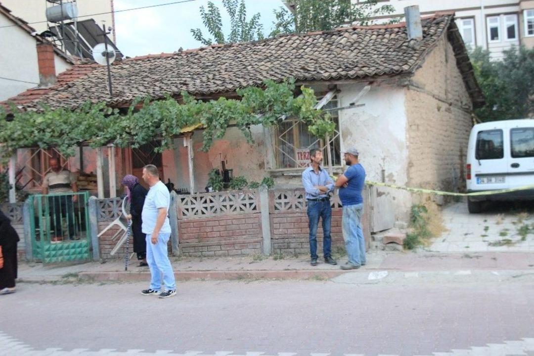 Osmaneli De 1 Kişi Evinin Bah&ccedil;esinde &Ouml;l&uuml; Bulundu