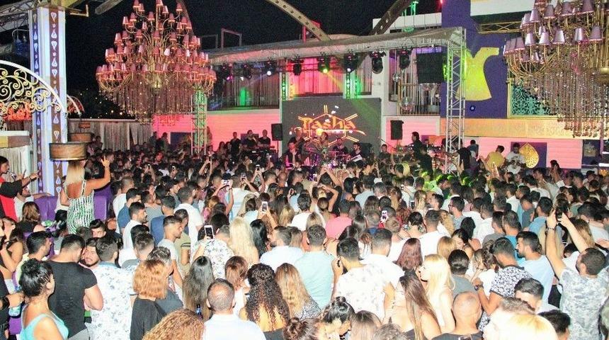 Yıldız Tilbe S&ouml;yledi Tatilciler Coştu