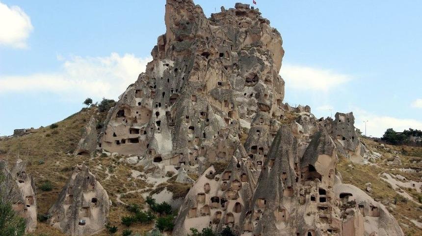 D&uuml;nyanın En Y&uuml;ksek Peribacası Ziyaret&ccedil;i Akınına Uğruyor