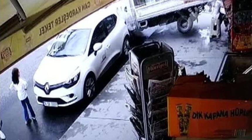 (&ouml;zel Haber) Esenyurt&rsquo;ta Kamyonet Dehşeti Kamerada