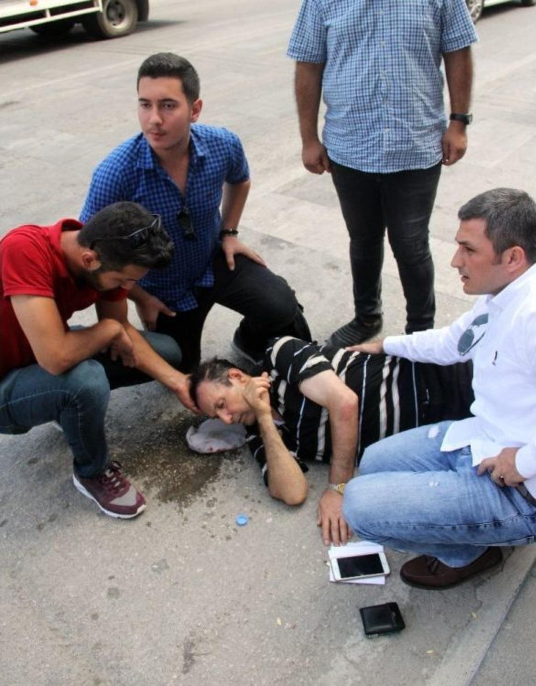Sağlık Meslek Lisesi &Ouml;ğrencisi Dolmuştan İnip Hayat Kurtardı