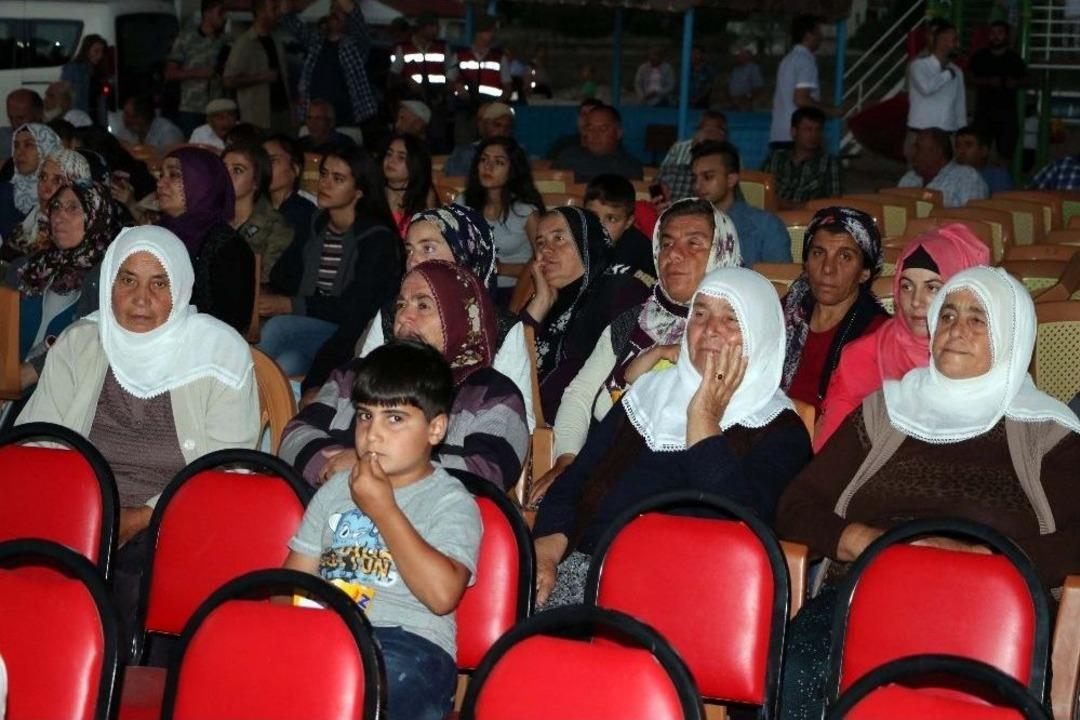 Yozgat&rsquo;ta K&ouml;y &Ccedil;ocukları İlk Kez Sinema Heyecanı Yaşadı