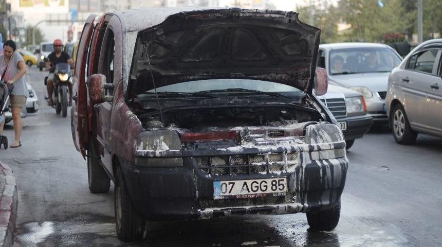 Sanayiden Yeni &Ccedil;ıkan Ara&ccedil; Seyir Halindeyken Yandı