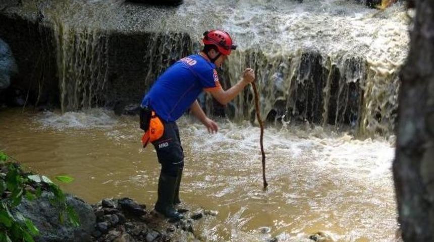 &Ccedil;ayeli'nde Selde Kaybolan Iş&ccedil;i I&ccedil;in Arama &Ccedil;alışması