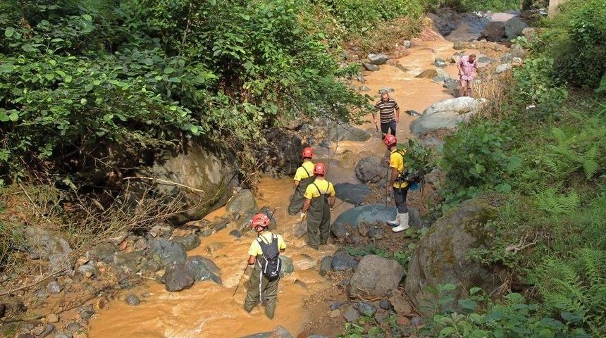 Rize&rsquo;nin &Ccedil;ayeli İl&ccedil;esinde Selde Kaybolan Mehmet K&uuml;&ccedil;&uuml;ksarı İ&ccedil;in Arama &Ccedil;alışmaları Devam Ediyor