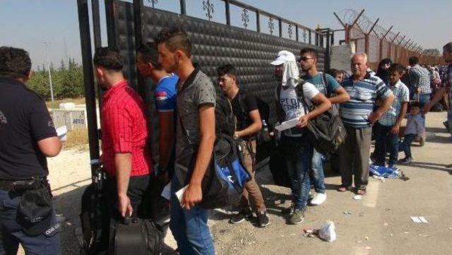 Suriyelilerin Sınır Kapısında Bayramlaşma Kuyruğu