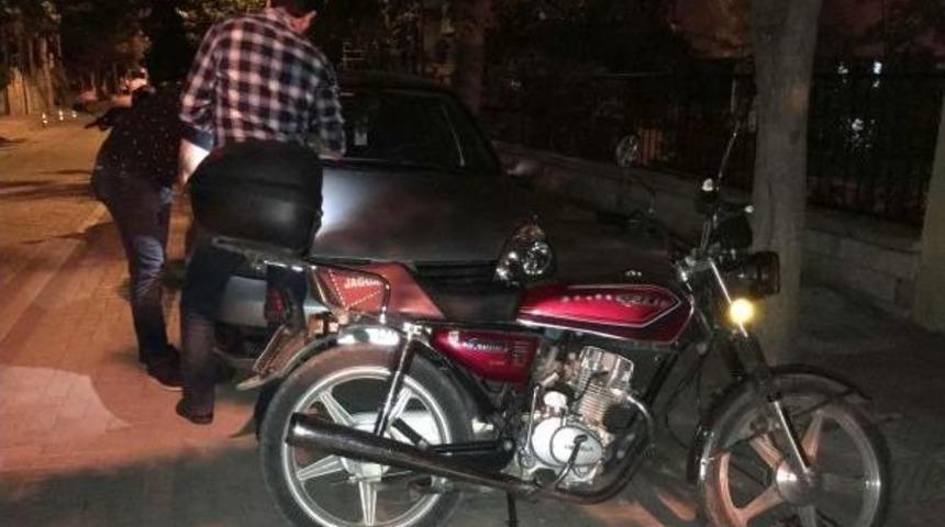 İnsaflı Hırsız &Ccedil;aldığı Motosikleti Geri Getirdi
