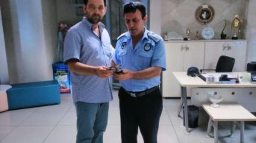 Kayıp Eşyaları Sahiplerine Ulaştıran Zabıtalara Teşekk&uuml;r Telefonu