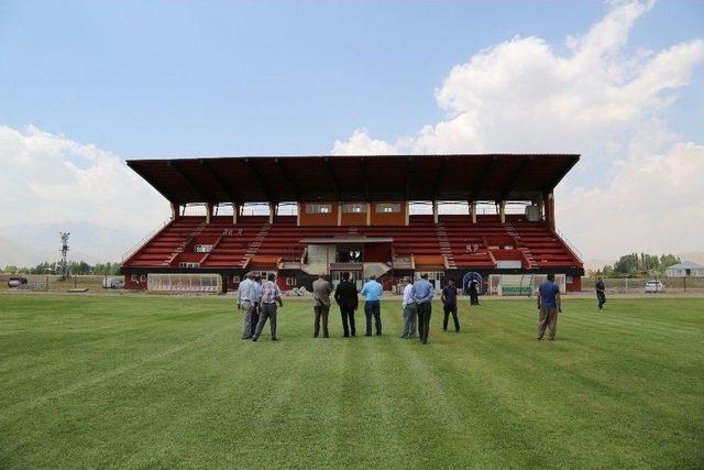 Yüksekova Şehir Stadı Yenilendi