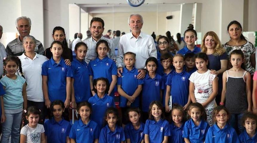 Başkan Sara&ccedil;oğlu Ve Milletvekili Gazel Geleceğin Sporcularıyla Buluştu