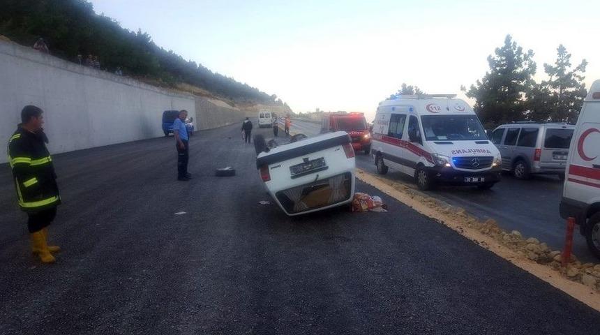 Mut&rsquo;ta Otomobil Takla Attı: 3 Yaralı