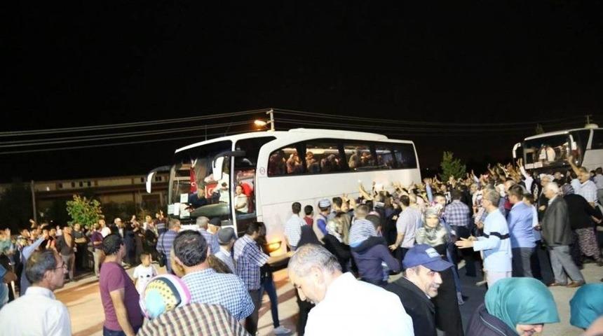 Dualarla Uğurlandılar