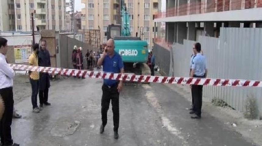 Kamyon, Inşaat Kazı Alanına Devrildi; 4 Yaralı