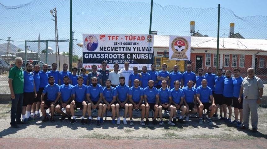 Van&rsquo;da D&uuml;zenlenen "grassroots C Futbol Antren&ouml;rl&uuml;k Kursu" Devam Ediyor