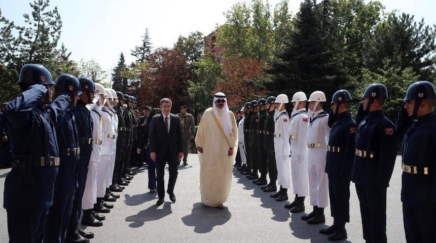 Milli Savunma Bakanı Canikli, Kuveyt Savunma Bakanı İle Bir Araya Geldi