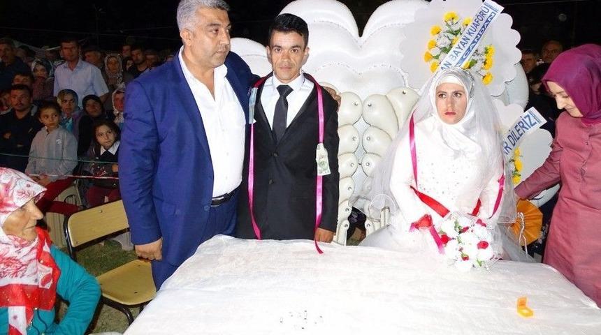 Dar Gelirli &Ccedil;ifte Başkan &Ccedil;alışkan Sahip &Ccedil;ıktı