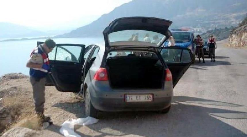 Uzman &Ccedil;avuş Aracında Intihar Etti