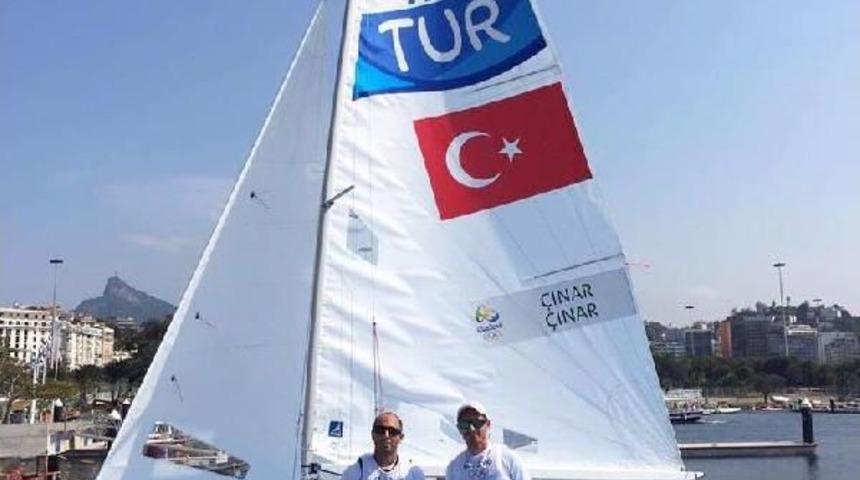 Yelkende &Ccedil;ınar Kardeşler Tokyo Yolunda