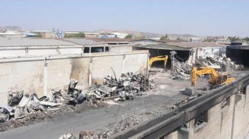 Yanan Fabrikanın Sahibinin Cesedi 70 Saat Sonra Bulundu (2) - Yeniden