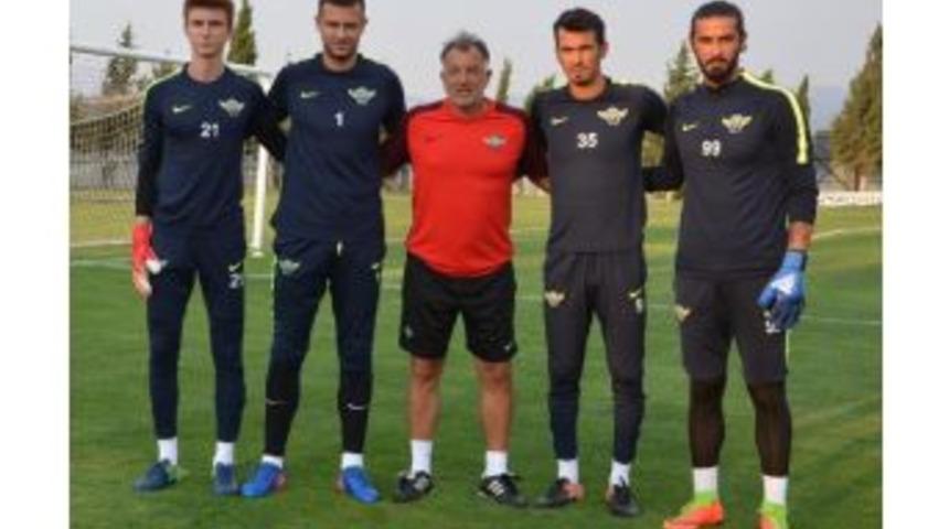 Akhisar Belediyespor Kalecilerine G&uuml;veniyor